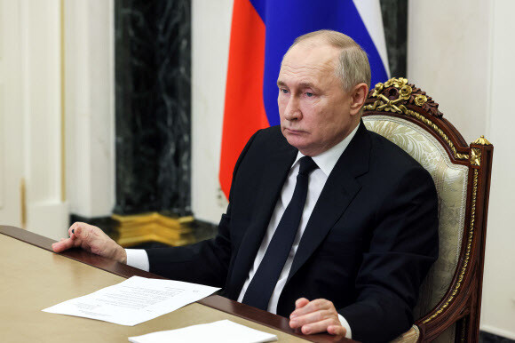 プーチン大統領「誰がテロを命令したのか…ウクライナのネオナチ政権が関与の可能性」