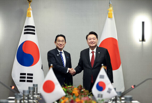 岸田首相、尹大統領と電話会談「日米韓の連携を深化させていこう」