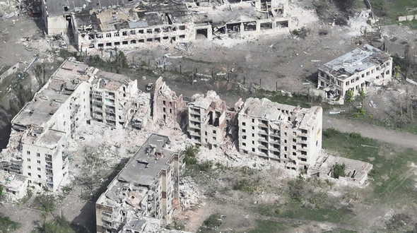 「幽霊都市」を作るロシアの焦土化戦術…ウクライナ東部の拠点、灰の原に