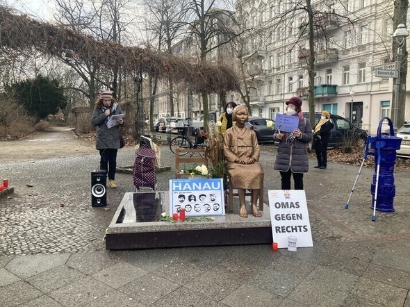 日本外相に会ったベルリン市長、「平和の少女像」の撤去を示唆