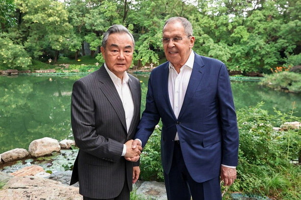 米国に対抗し朝中ロ「密着」…ロシア外相、北朝鮮に続いて中国訪問