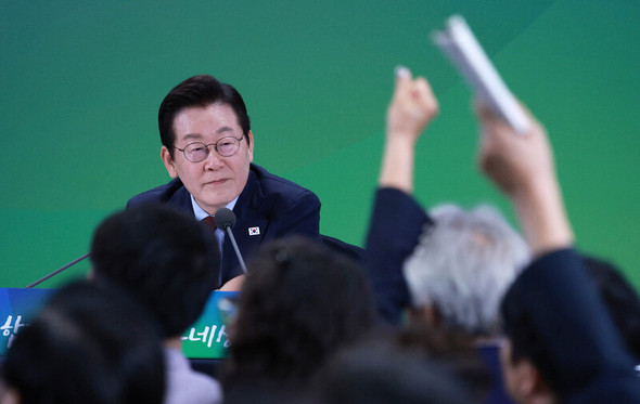 李在明大統領の支持率、小幅下落の５４.５％…特検法合意覆しなどが影響【世論調査】