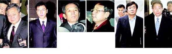 <b>이랬던 그들이… </b> 오는 8·15 대사면의 특별사면·복권 대상자로 거론되는 정대철 전 민주당 의원, 안희정 전 민주당 국가전략연구소 부소장, 김영일 전 한나라당 의원, 서정우 변호사, 김대중 전 대통령의 아들 김홍업씨, 김영삼 전 대통령의 아들 김현철씨.(왼쪽부터)