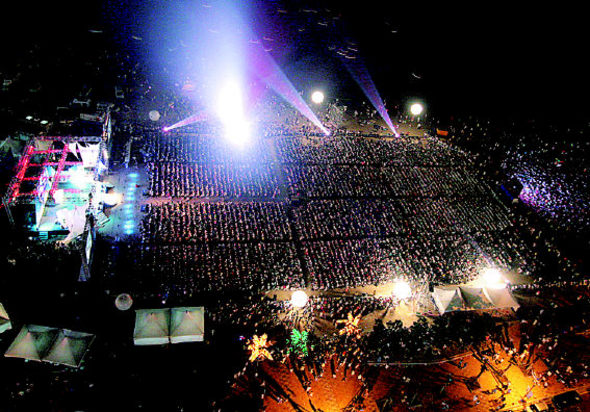 30일 밤 부산 광안리 해수욕장에서 국내 최대의 e-스포츠 행사인 스카이 프로리그 2005 전기리그 결승전이 열리고 있다. 이 경기에서 에스케이티 프로게임단이 라이벌인 케이티에프를  꺾고 우승을 차지했다. 한국e-스포츠협회 제공