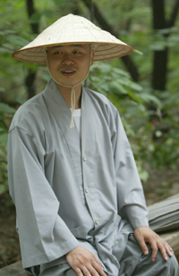 내원암의　법정싸움을　책임지고　있는　봉선사　총무과장　혜문　스님(33). 강창광 기자