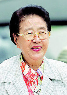 <b>강북 토박이 정재영 사장</b>
인사동의 음식점 ‘한성’ 사장(78). 한국전쟁 때 잠시 안양으로 피난간 몇달만 빼면 70여년을 줄곧 서울에서 살아온 강북 토박이다. 가회동(계동 현대사옥 자리)에서 태어나 교동초등학교를 다녔으며, 옛 청계천을 또렷이 기억한다.