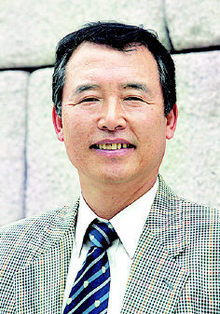 <b>복원시민위 노수홍 교수</b>
연세대 원주캠퍼스 환경학과 교수(52). 91년 통근버스에서 동료인 이희덕 교수(사학과)의 청계천 복원론에 대해 “기술적으로 불가능할 것 없다”고 답하면서 복원의 꿈을 현실로 피우기 시작됐다. 청계천복원시민위원회 부위원장으로 갈등을 조정해 왔다.