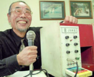 “특허 안내 갑부 못돼도 사람들 즐거우니 행복” 가라오케 발명가 이노우예