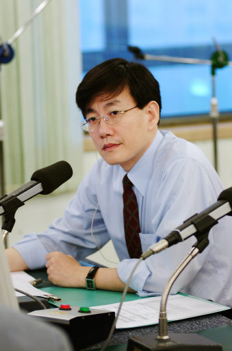 지금은 ‘라디오 정치시대’ 손석희