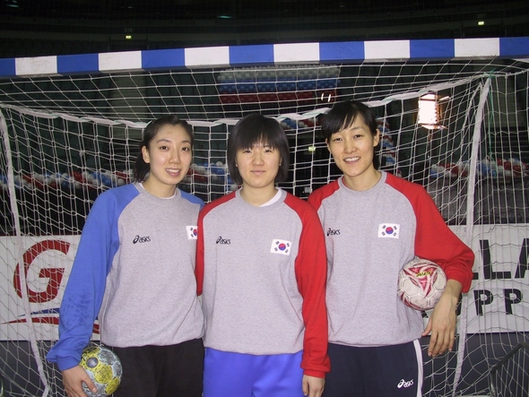 이민희(26·부산시설관리공단·사진 왼쪽) 문경하(25·창원경륜공단·오른쪽) 손민지(20·대구시청·가운데)