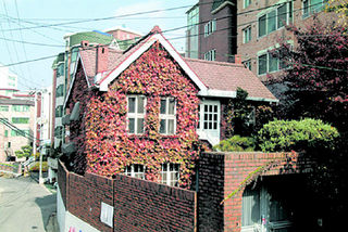 작곡가 홍난파가 살았던 집이 소규모 공연장으로 활용된다.