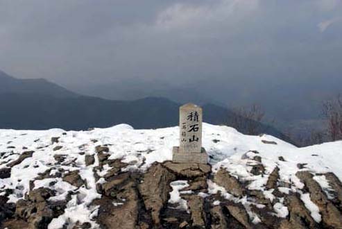 시루떡을 쌓아놓은듯한 적석산 정상의 설경. 필진네트워크 김정수