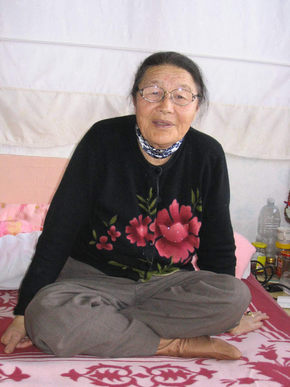 제주 한림읍에 사는 이호연(79) 할머니가 어릴 적 부르던 제주 동요에 대한 얘기를 하고 있다. 이 할머니는 특히 아이들이 소꼽놀이 할 때 부르던 노래를 잘 알고 잘 부른다.