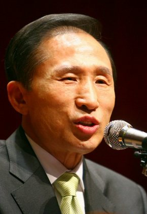 이명박 전 서울시장. 이명박 전 서울시장.