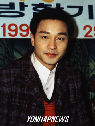 홍콩섬 센트럴에 있는 만다린 오리엔탈호텔 객실서 투신자살한 홍콩의 영화배우겸 가수 장궈룽(장국영)
