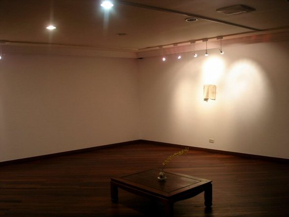 전시회 팸플릿과 포스터도 없이 그림 한 점이 전부인 이색전시회가 열리고 있는 대구 예송갤러리 전시장 내부.  (대구=연합뉴스)
