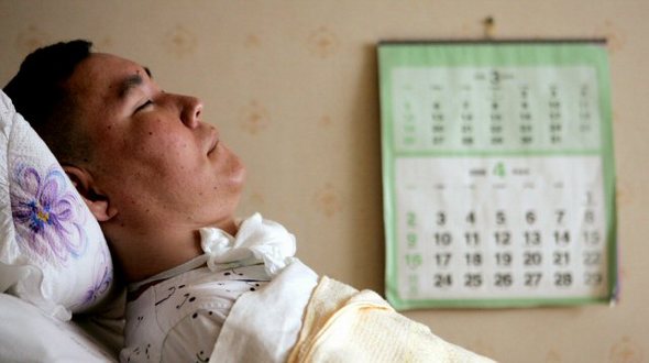 지난 2000년 4월 경기 중 쓰러져 9년 넘게 투병해 온 전 롯데 자이언츠 선수 임수혁이 7일 오전 끝내 세상을 떠났다. 연합뉴스 지난 2000년 4월 경기 중 쓰러져 9년 넘게 투병해 온 전 롯데 자이언츠 선수 임수혁이 7일 오전 끝내 세상을 떠났다. 연합뉴스