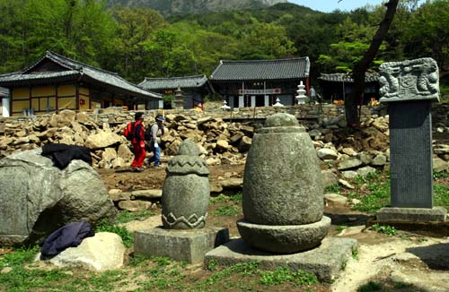 비슬산에 간다면 유가사도 꼭 들러봐야 할 곳이다.