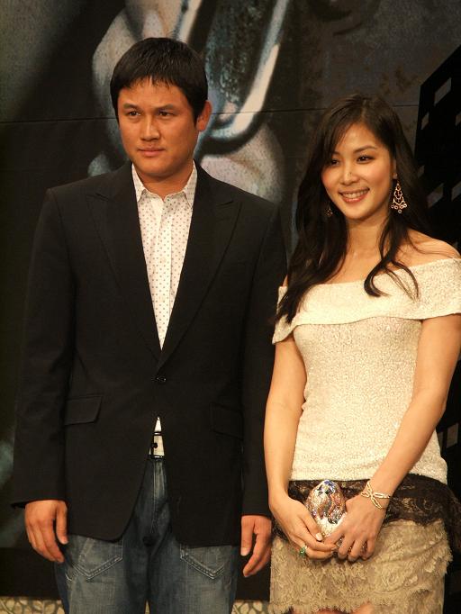 영화 <아파트>의 강성진, 고소영. 영화 <아파트>의 강성진, 고소영.