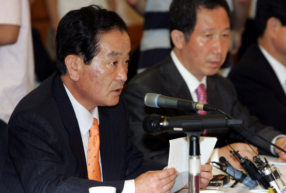 강봉균 열린우리당 정책위의장이 5일 오전 국회 귀빈식당에서 열린 확대 당정협의회에서 하반기 경제운용 방향에 대한 발언을 하고 있다. 김태형 기자 xogud555@hani.co.kr