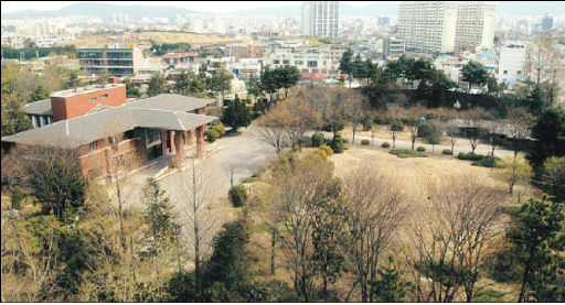 1982년 지방 청와대로 건축된 전남지사 공관 전경. 전남도청 제공