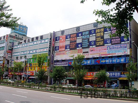 안산 한양대 근처에는 중고교 입시를 위한 대형 학원들이 몰려있었다. ⓒ인터넷뉴스 바이러스