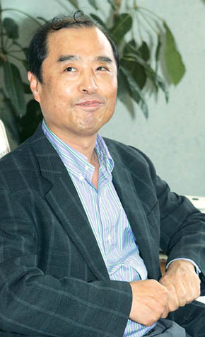 30일 오후 김병준 교육부총리가 서울 세종로 정부중앙청사 16층 소회의실에서 실·국장회의 도중 최근 잇따라 제기된 논문 논란·의혹 등과 관련해 기자들의 질문을 듣고 있다. 임종진 기자 <A href="mailto:stepano@hani.co.kr">stepano@hani.co.kr</A>