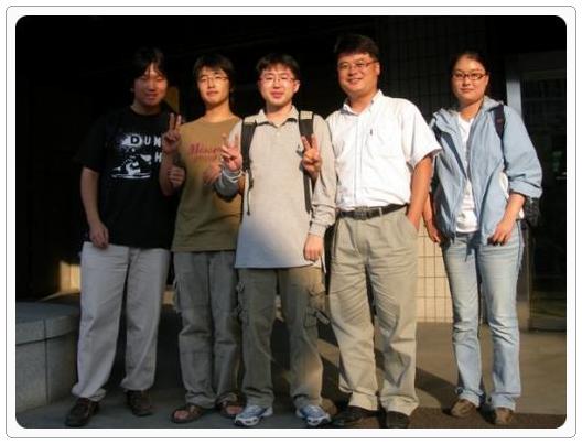 21일, 서부지검에 들어가기 전 (출처 : 고동주 후원모임 '고동울림')