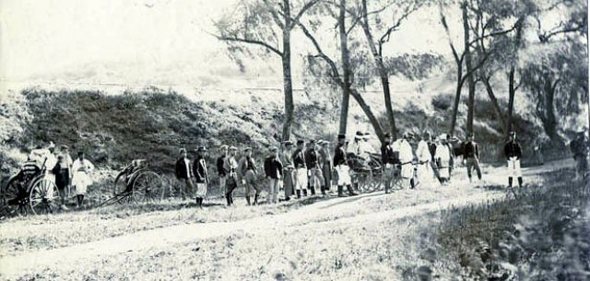 오는 19일부터 한.불수교 120주년을 기념해 고려대박물관에서 프랑스 국립극동연구원과 공동으로 열리는 ‘서울의 추억, 한국-프랑스 1886-1905‘ 특별전. 사진은 일본군에 의해 처형장에 끌려가는 모습.(서울=연합뉴스)