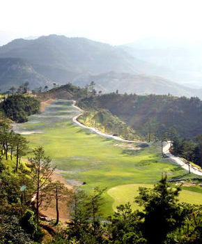 내년 초 시범 개장할 예정인 금강산 골프장. 모든 홀에서 금강산의 비경을 바라보면서 플레이를 할 수 있다. 금강산/연합뉴스