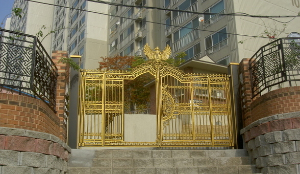 낙천대에서 캐슬로 변경된 단지 출입구. 이정국 기자
