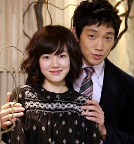 박찬욱 감독의 신작 ‘싸이보그지만 괜찮아’의 주인공 정지훈(오른쪽)과 임수정. 2006.12.４ (서울=연합뉴스)
