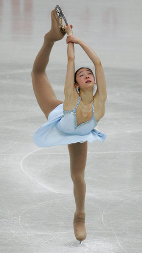 ‘피겨 요정’ 김연아가 16일(현지시각) 러시아 상트페테르부르크 아이스팰리스에서 열린 2006~2007 국제빙상경기연맹(ISU) 피겨스케이팅 시니어 그랑프리 파이널 마지막날 여자싱글 프리스케이팅 프로그램에서 무아지경의 연기를 펼치고 있다. 상트페테르부르크/AFP 연합