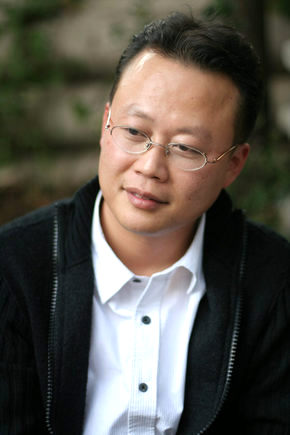 <캐비넷>의 저자 김언수씨

