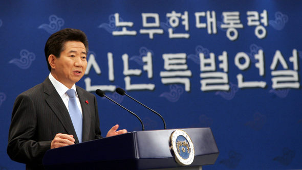 노무현 대통령이 23일 청와대 영빈관에서 신년 특별연설을 하고있다. 청와대사진기자단