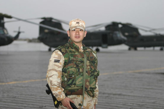 한국군이 주둔하고 있는 아프가니스탄 바그람 기지 앞에서 27일 현지 테러단체의 자살폭탄테러로 사망한 다산부대 윤장호 병장(27·통역병)