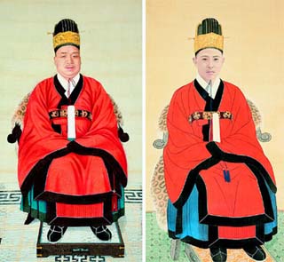 이재면의 아들인 영선군 이준용(1870~1917)의 초상이며, 오른쪽 도판은 이준용의 양아들 흥영군 이우(1912~1945)의 초상이다.
