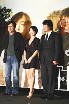 영화 <밀양>의 이창동감독, 전도연, 송강호.(왼쪽부터) 영화 <밀양>의 이창동감독, 전도연, 송강호.(왼쪽부터)