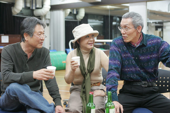 연극 ‘언덕을 넘어서 가자’ 연습현장