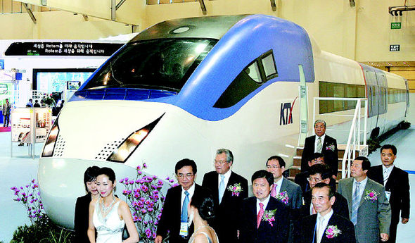 ‘최고시속 350km’ KTX-Ⅱ 첫 선