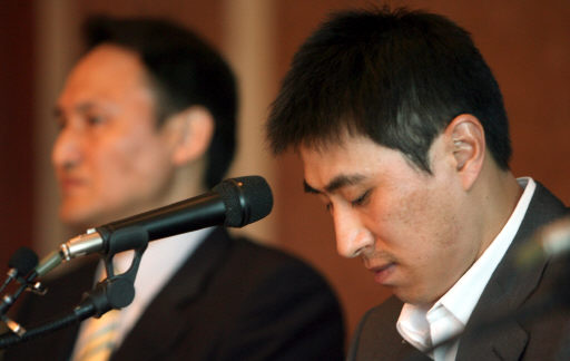 전주 KCC를 떠나 서울 삼성에 입단하게 된 이상민이 31일 서울 태평로클럽에서 열린 기자회견에서 착잡한 표정을 짓고 있다. 연합뉴스