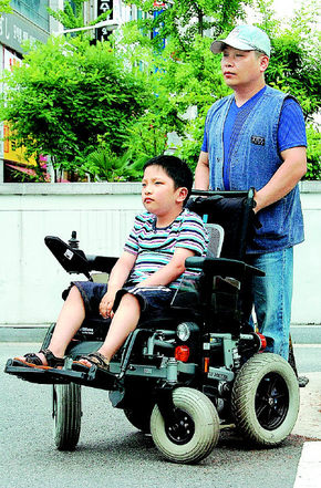 근육병 딛고 휠체어 국토종단 나서는 배재국군 부자