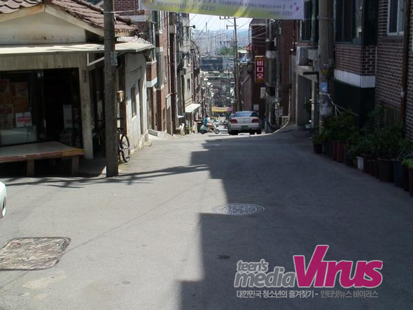 덕릉고개. 멀리서 볼때는 높지 않았지만, 직접 오르니 올라가기 쉽지 않았다. ⓒ 인터넷뉴스 바이러스