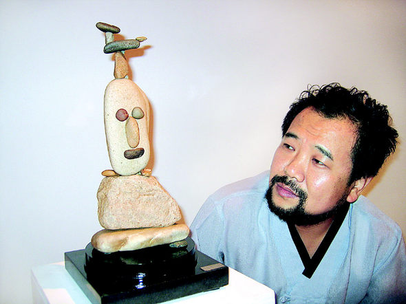 ‘조약돌 솟대’ 조각가 송주형씨