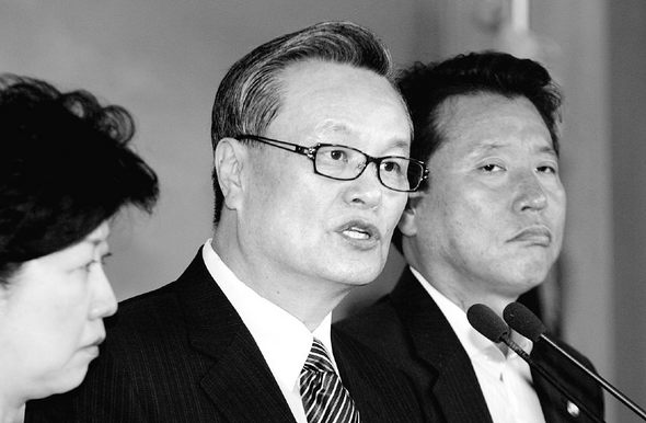 인명진 한나라당 윤리위원장이 29일 오전 국회 기자실에서 “당 윤리위 전체회의에서 대선 경선 후보인 이명박 전 서울시장쪽 정두언 의원과 박근혜 전 대표 쪽 곽성문 의원에 대한 징계절차에 착수하기로 결정했다”고 밝히고 있다. 김종수 기자 <A href="mailto:jongsoo@hani.co.kr">jongsoo@hani.co.kr</A>