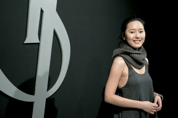 입생로랑 2007 F/W 패션쇼 - 지난 21일 서울 하얏트 호텔에서 열린 입생로랑 2007 F/W 컬렉션에 참석한 배우 윤진서가 포즈를 취하고 있다. (연합뉴스) 입생로랑 2007 F/W 패션쇼 - 지난 21일 서울 하얏트 호텔에서 열린 입생로랑 2007 F/W 컬렉션에 참석한 배우 윤진서가 포즈를 취하고 있다. (연합뉴스)