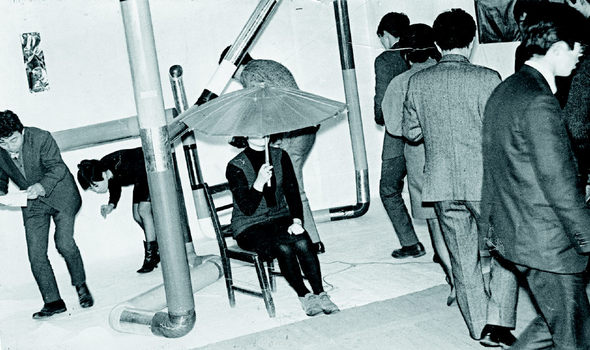 무동인·신정동인 ‘비닐우산과 촛불이 있는 해프닝’(1967년)
