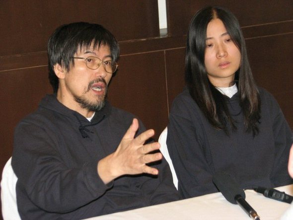 기자회견중인 유경식,서명화씨 = 29일 석방된 유경식,서명화씨가 31일 아프가니스탄 카불에서 기자회견을 하고 있다.(카불=연합뉴스)
