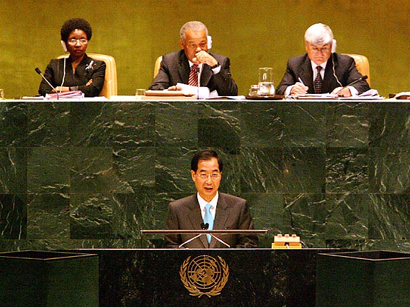 한덕수 국무총리가 25일(한국시각) 유엔 총회장에서 열린 기후변화 고위급회의 개막식에 참가해 연설하고 있다. 국무총리실 제공