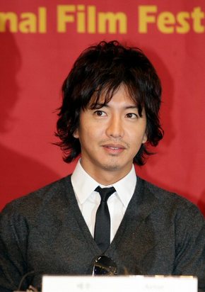 5일 오전 해운대 파라다이스 호텔에서 열린 영화 ‘히어로’의 기자회견에서 주연을 맡은 일본배우 기무라 다쿠야가 취재진의 질문을 듣고 있다.